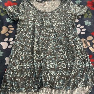 Lularoe medium shirt